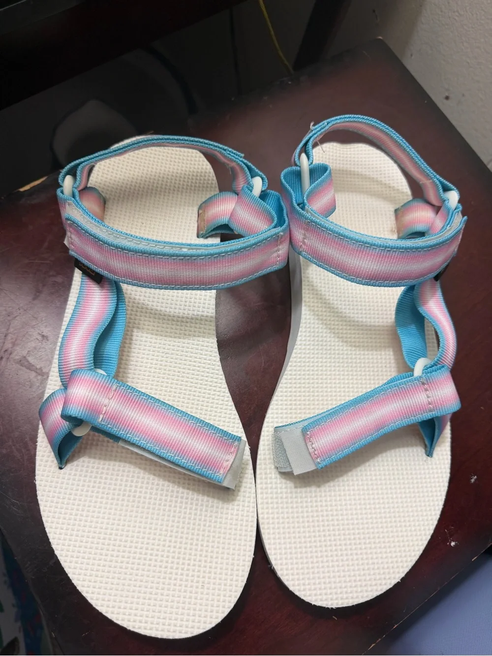 Teva Women's Teva Gradient Pink & Blue Strap Sandals size 9
